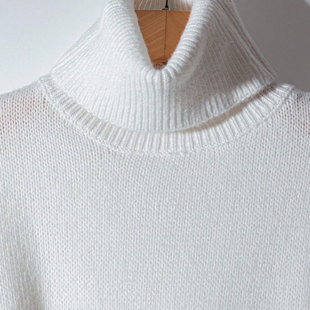 White Casual Women's Elegant Knitted Sweater - Picture 4 of 6